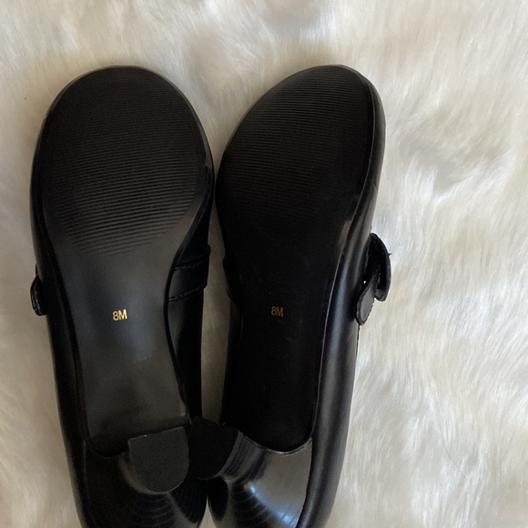 Cute little black shoes size 8 - Picture 5 of 5